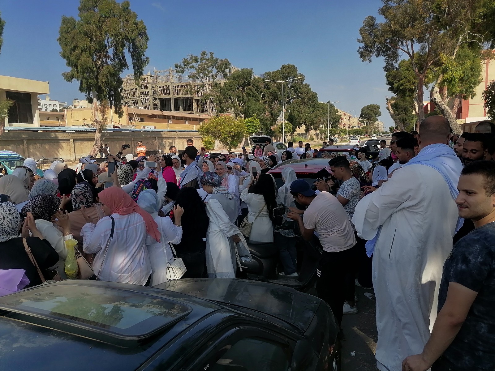 جانب من احتفالات الطلبة