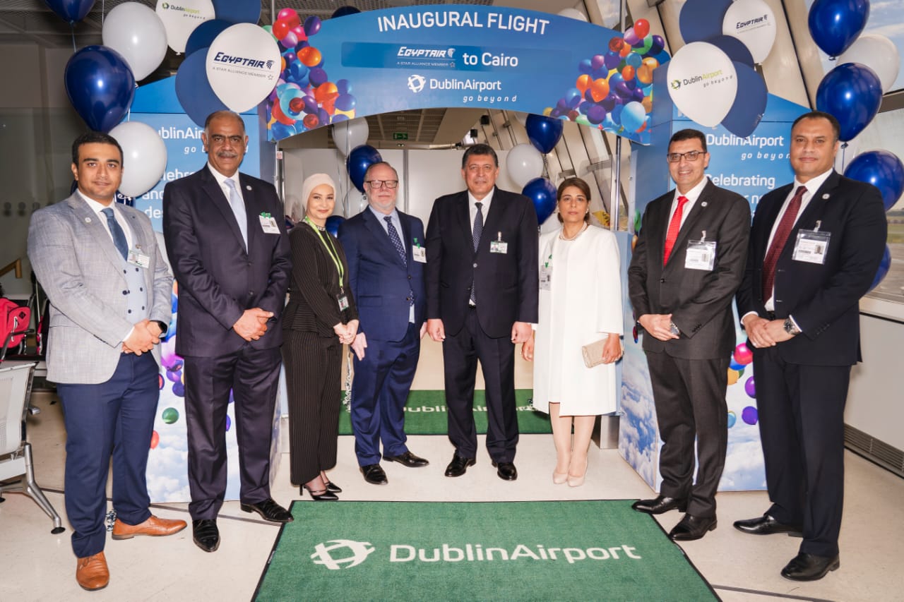 مطار دبلن يحتفل بتشغيل رحلات مصر للطيران (3)