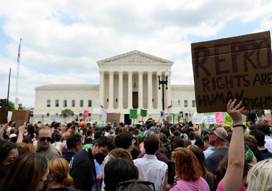 إلغاء المحكمة العليا بأمريكا للحق فى الإجهاض