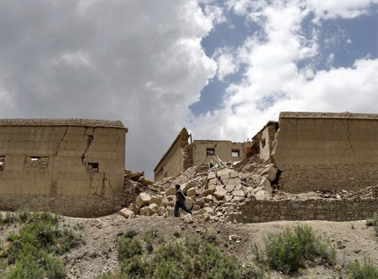 زلزال أفغانستان يترك حالة من الدمار