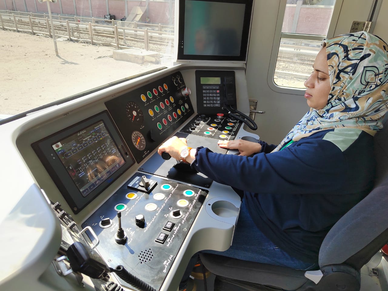أول فتاه تقود قطارات مترو الأنفاق بمصر