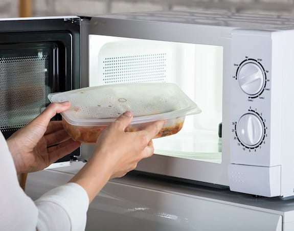 Myths_GettyImages-928088912_Microwave