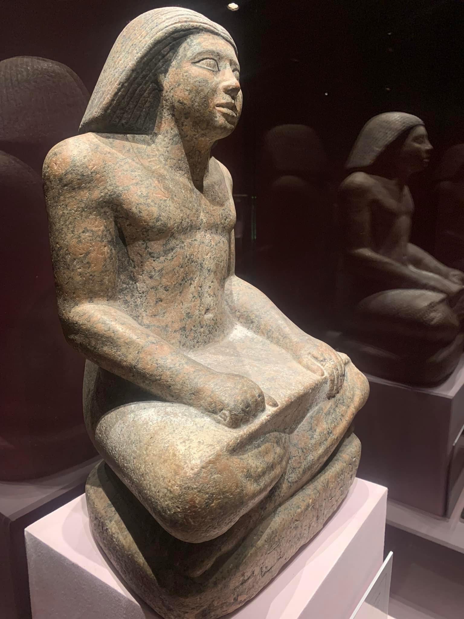 تمثال الكاتب المصرى القديم (1)