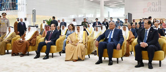 الرئيس السيسى يشارك الملك حمد بن عيسى فى افتتاح المبنى الجديد لمطار البحرين (7)
