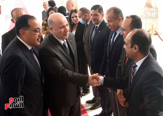 مراسم استقبال رسمية لرئيس الوزراء فور وصوله الجزائر لرئاسة اللجنة المشتركة (16)