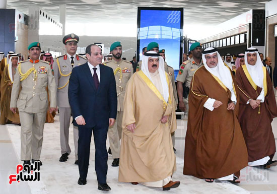 الرئيس السيسى يشارك الملك حمد بن عيسى فى افتتاح المبنى الجديد لمطار البحرين (13)