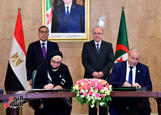مصطفى مدبولى والوزير الأول الجزائرى يشهدان مراسم توقيع عدد من الوثائق (4)