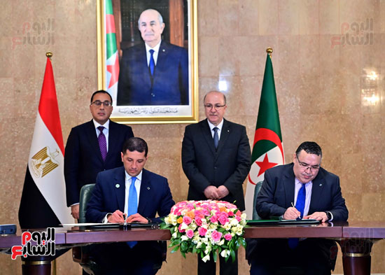 مصطفى مدبولى والوزير الأول الجزائرى يشهدان مراسم توقيع عدد من الوثائق (3)