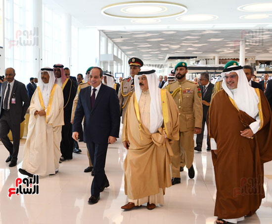 الرئيس السيسى يشارك الملك حمد بن عيسى فى افتتاح المبنى الجديد لمطار البحرين (5)