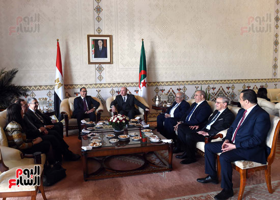 مراسم استقبال رسمية لرئيس الوزراء فور وصوله الجزائر لرئاسة اللجنة المشتركة (18)