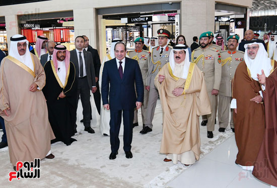 الرئيس السيسى يشارك الملك حمد بن عيسى فى افتتاح المبنى الجديد لمطار البحرين (6)