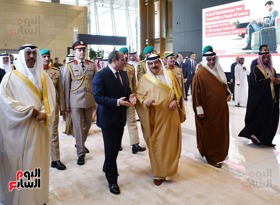 الرئيس السيسى يشارك الملك حمد بن عيسى فى افتتاح المبنى الجديد لمطار البحرين (4)