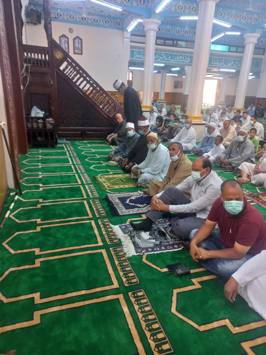 اثناء افتتاح مسجد بقرية البخانيس