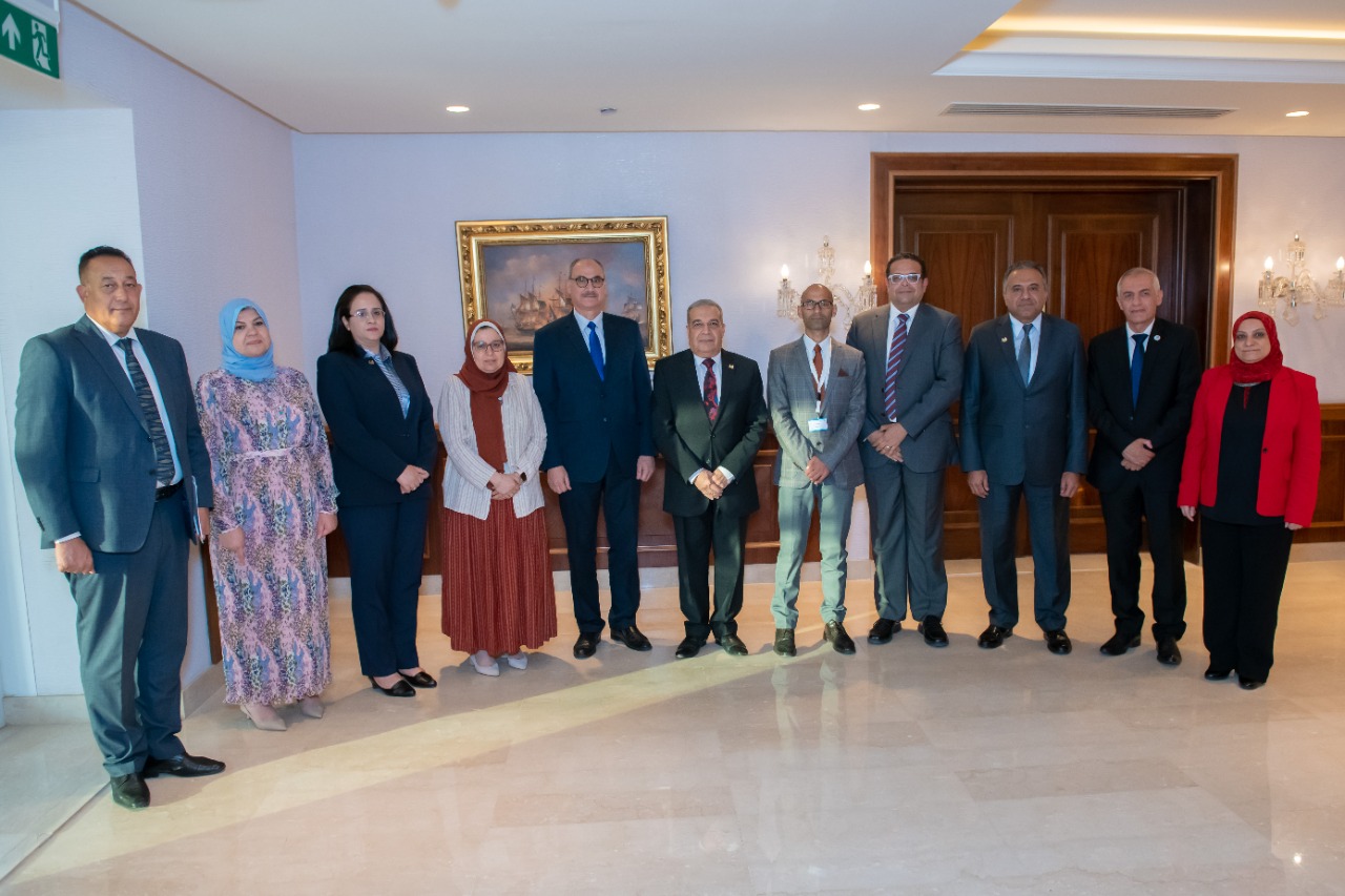 وزير الانتاج الحربي يستقبل عدد من علماء مصر بالخارج وزير الانتاج الحربي يستقبل عدد من علماء مصر بالخارج