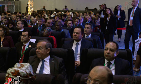 الجلسة الاولى لرئيس الوزراء بمؤتمر مجموعة البنك الاسلامي للتنمية (5)
