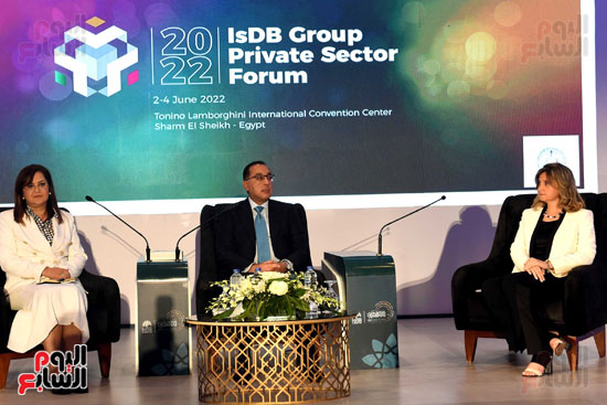 الجلسة الاولى لرئيس الوزراء بمؤتمر مجموعة البنك الاسلامي للتنمية (9)