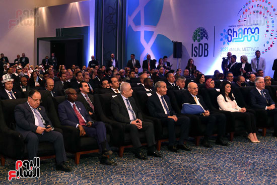 الجلسة الاولى لرئيس الوزراء بمؤتمر مجموعة البنك الاسلامي للتنمية (11)
