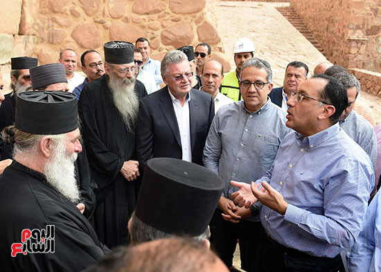 رئيس الوزراء يتفقد مشروع تطوير منطقة وادي الدير بسانت كاترين  (3)