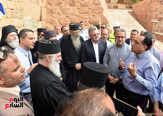 رئيس الوزراء يتفقد مشروع تطوير منطقة وادي الدير بسانت كاترين  (4)