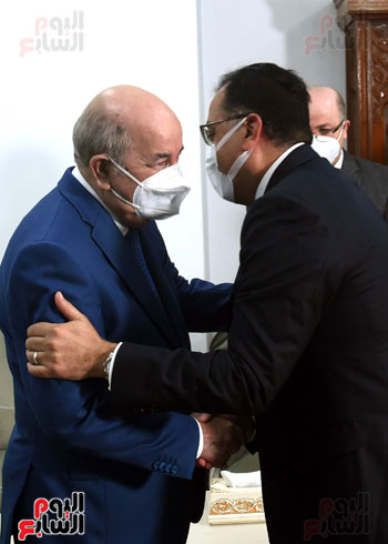 رئيس جمهورية الجزائر يستقبل رئيس الوزراء  (2)
