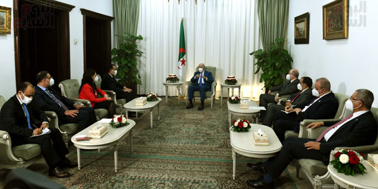 رئيس جمهورية الجزائر يستقبل رئيس الوزراء  (21)