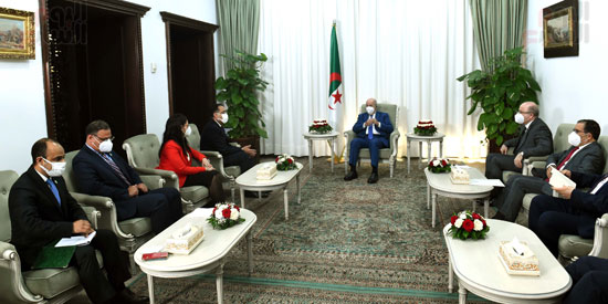 اجتماع الوفد المصرى مع الرئيس الجزائرى