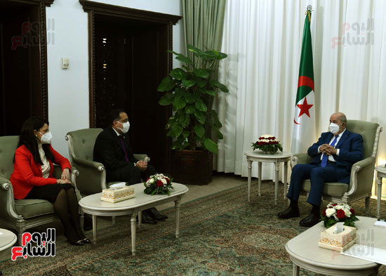 رئيس جمهورية الجزائر يستقبل رئيس الوزراء  (19)