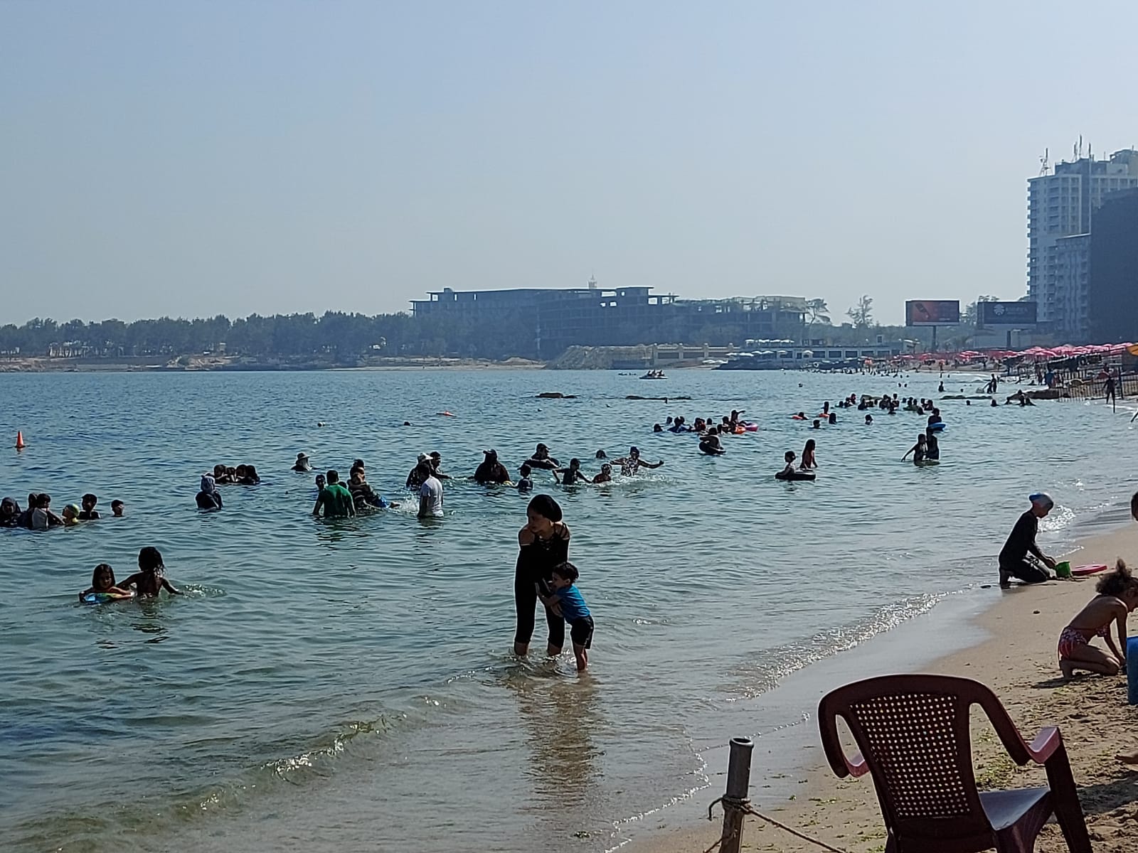  رحلات اليوم الواحد تتوافد على شواطئ الإسكندرية (6)