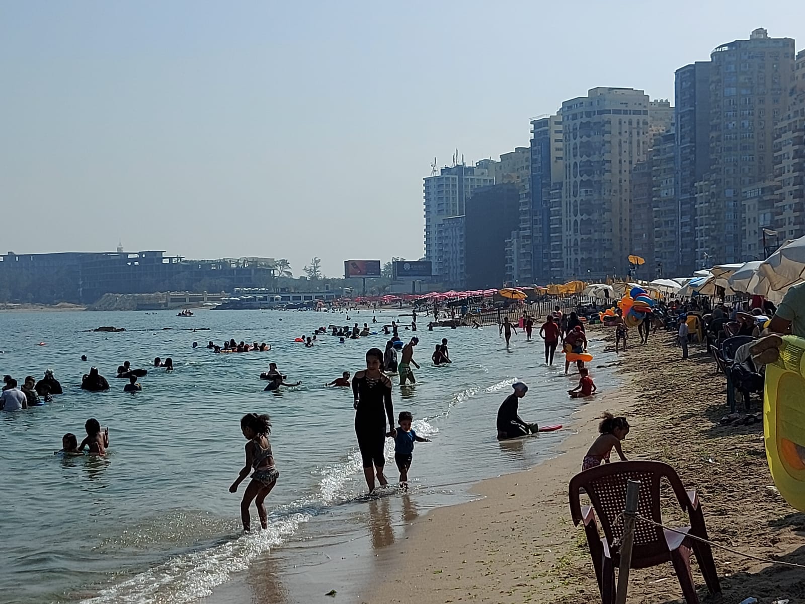  رحلات اليوم الواحد تتوافد على شواطئ الإسكندرية (5)