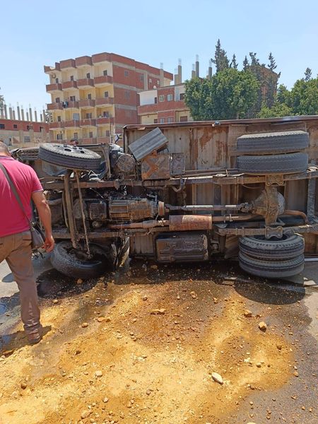 حادث تصادم سيارة ربع نقل مع ميكروباص (4)