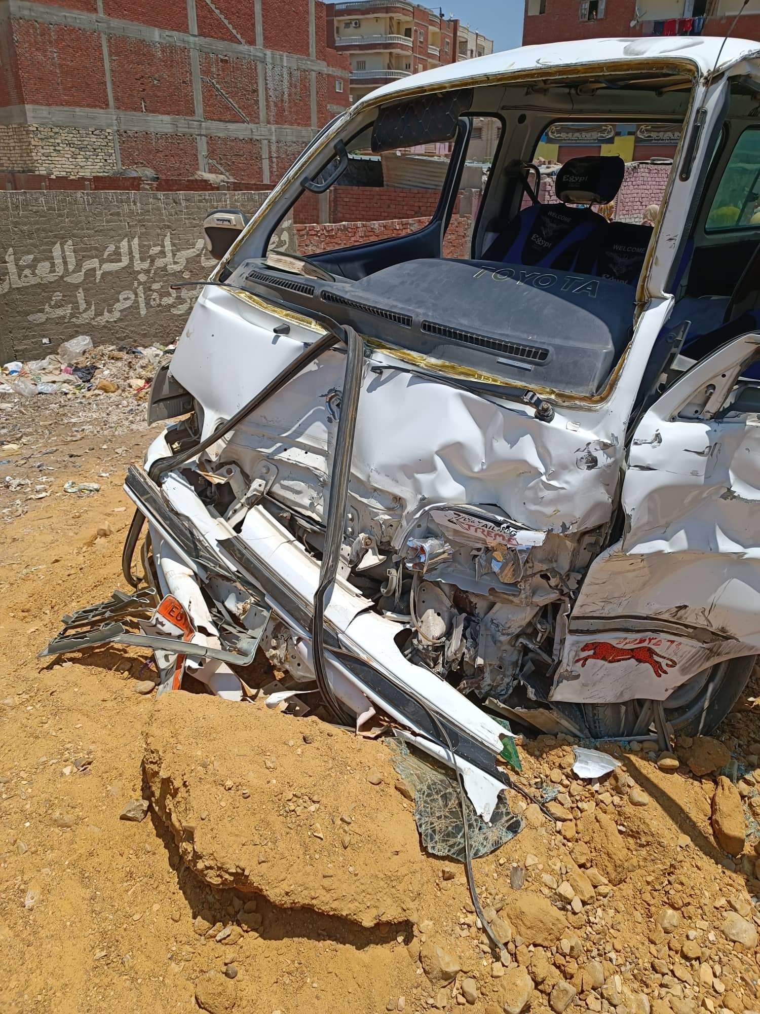 حادث تصادم سيارة ربع نقل مع ميكروباص (1)