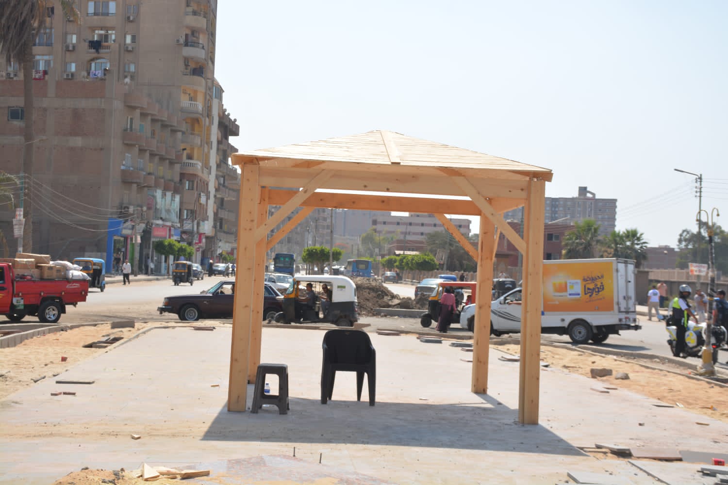 محافظ القليوبية، يتابع عمال تطوير ميدان العاشر من رمضان بمدينة قليوب (8)