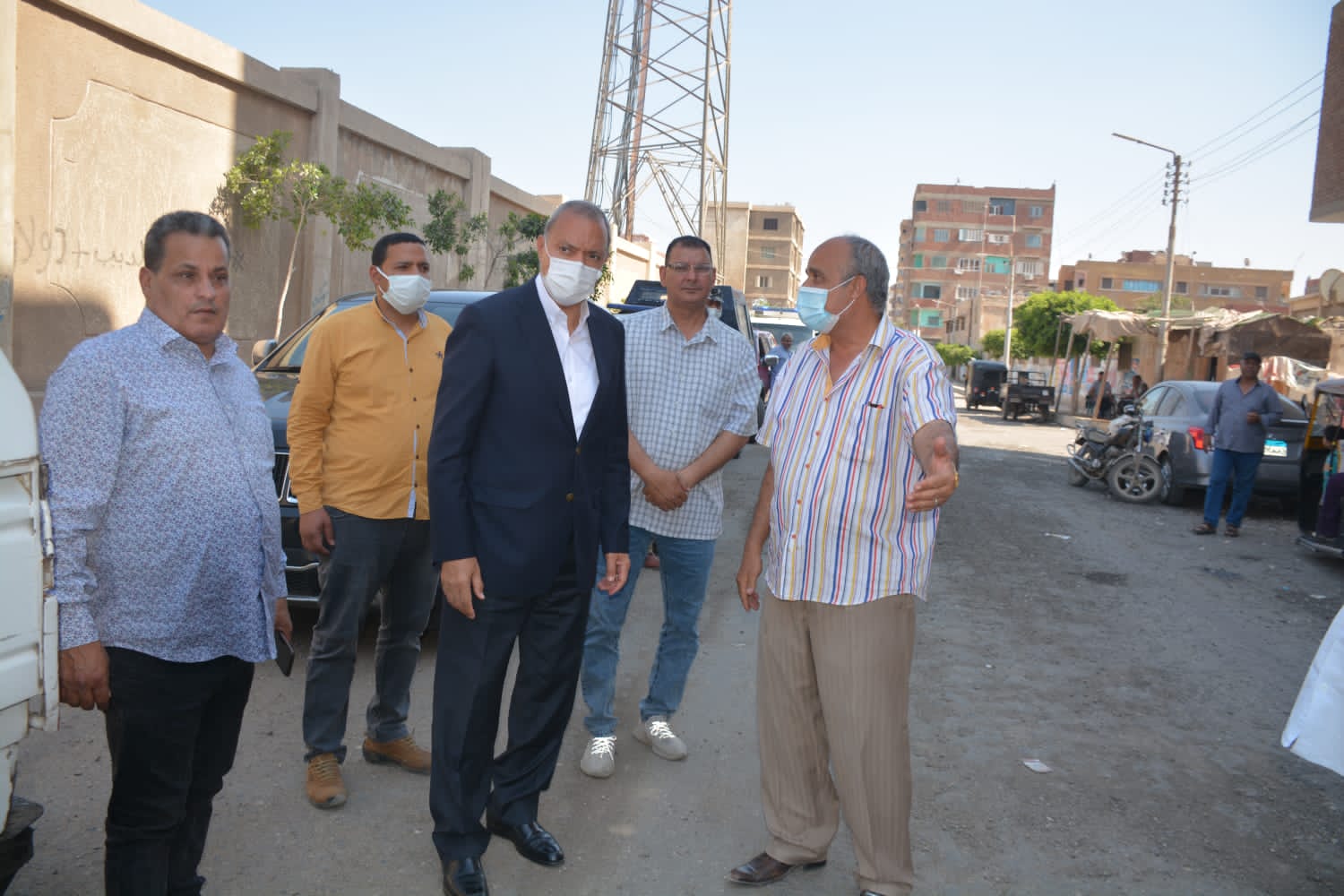 محافظ القليوبية، يتابع عمال تطوير ميدان العاشر من رمضان بمدينة قليوب (5)