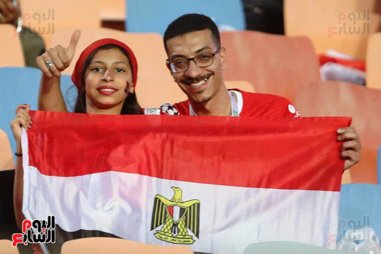 علم مصر يزين مدرجات المنتخب