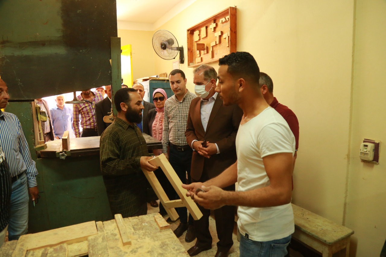 جانب من تفقد محافظ كفر الشيخ للامتحانات جانب من تفقد محافظ كفر الشيخ للامتحانات