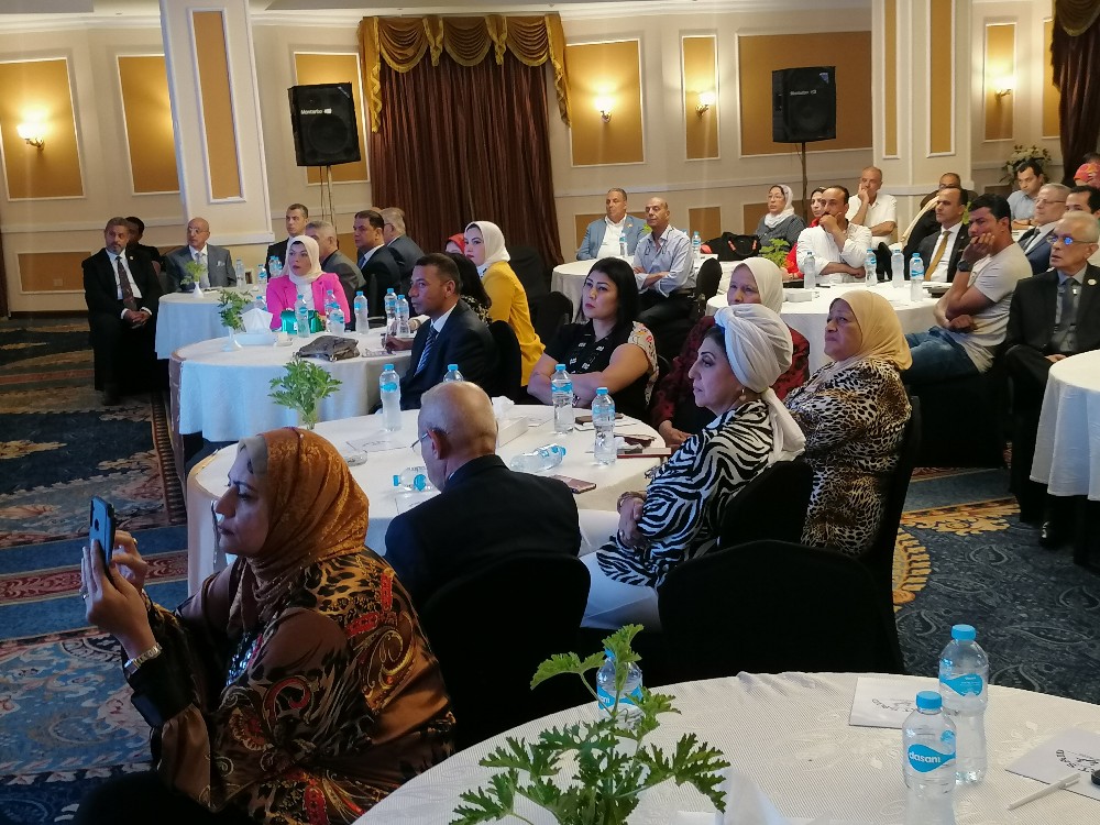 حضور بالقاعه