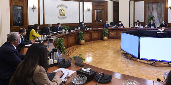 رئيس الوزراء يترأس اجتماع اللجنة العليا للأداء الاقتصادي  (1)
