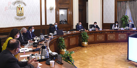 رئيس الوزراء يترأس اجتماع اللجنة العليا للأداء الاقتصادي  (4)