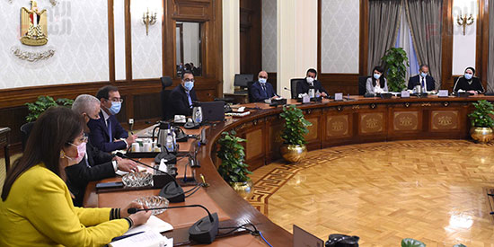 رئيس الوزراء يترأس اجتماع اللجنة العليا للأداء الاقتصادي  (2)