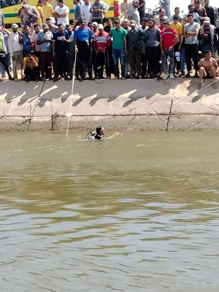 البحث عن جثة فى البحيرة