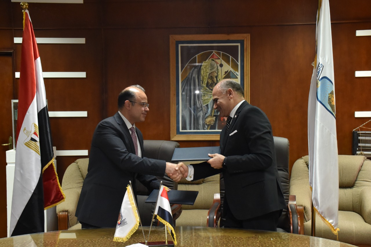 رئيس جامعة الأقصر يوقّع بروتوكول تعاون مع رئيس البورصة (3)