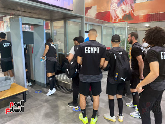 بعثة المنتخب الوطنى لكرة القدم تصل مطار القاهرة (8)