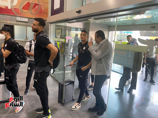 بعثة المنتخب الوطنى لكرة القدم تصل مطار القاهرة (16)