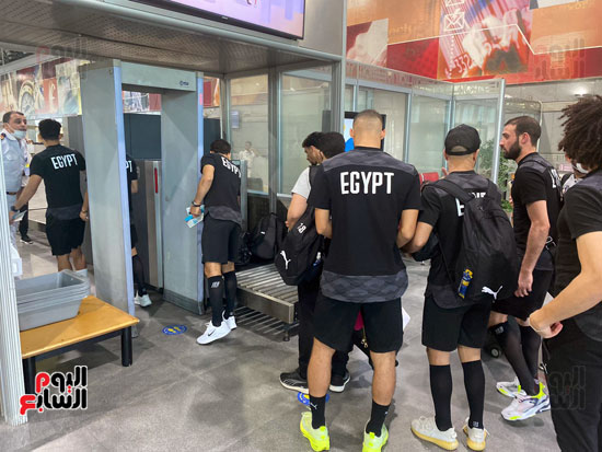 بعثة المنتخب الوطنى لكرة القدم تصل مطار القاهرة (13)