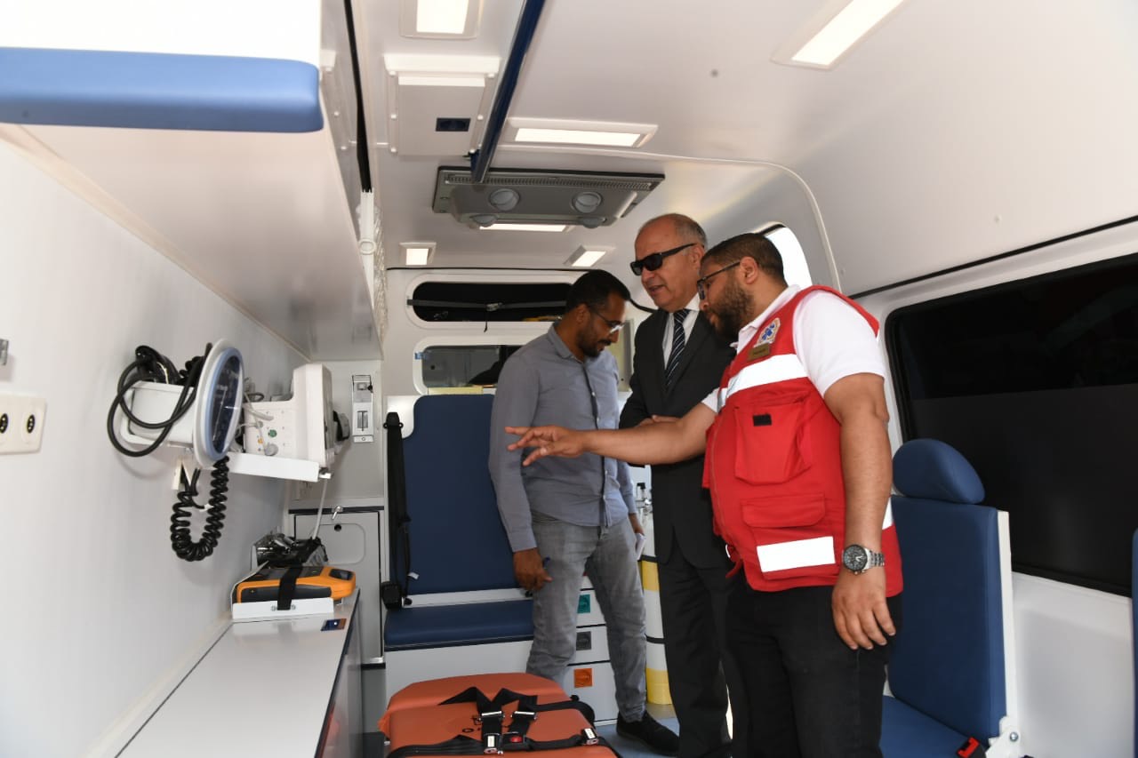 توفير 11 سيارة إسعاف جديدة ضمن مبادرة حياة كريمة  (14)