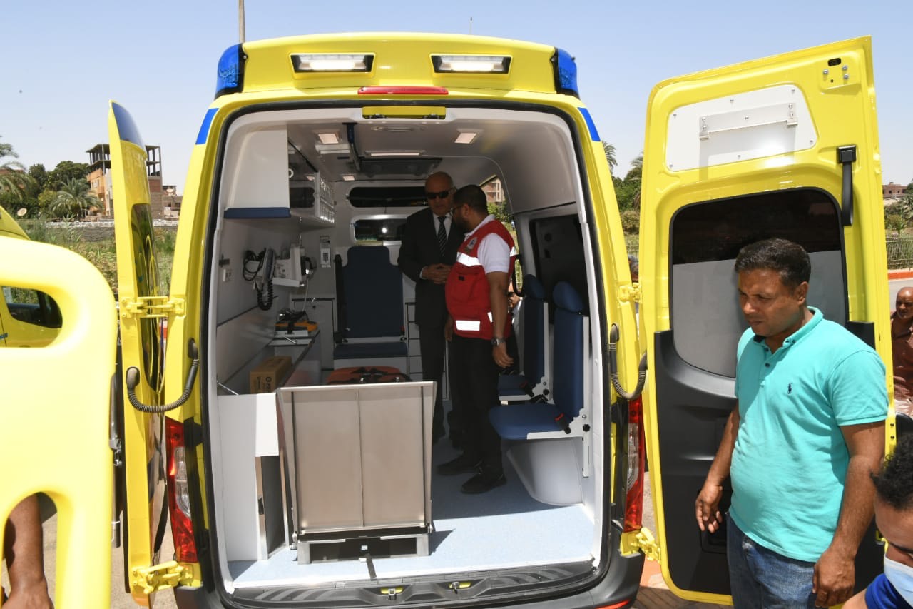 توفير 11 سيارة إسعاف جديدة ضمن مبادرة حياة كريمة  (17)