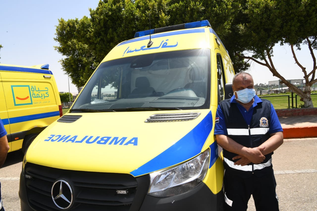 توفير 11 سيارة إسعاف جديدة ضمن مبادرة حياة كريمة  (11)