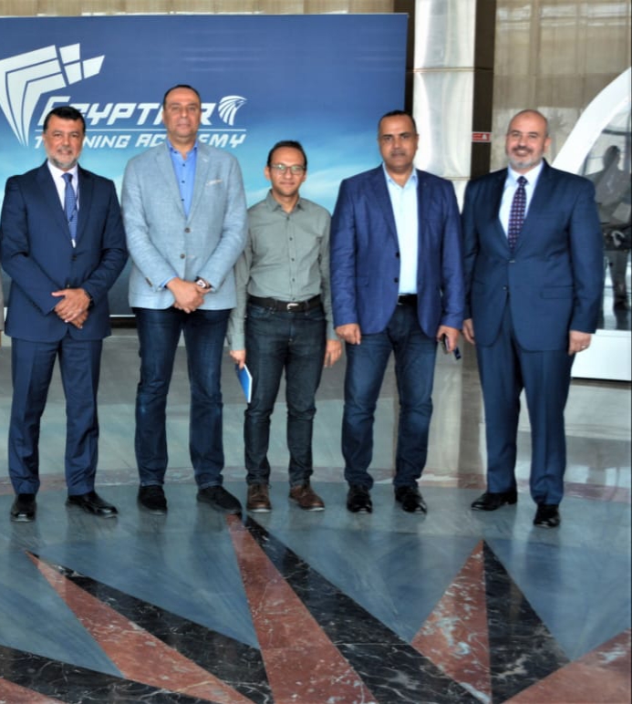 وفد من شركة سيمنس العالمية يزور مصر للطيران للصيانة وأكاديمية التدريب (3)