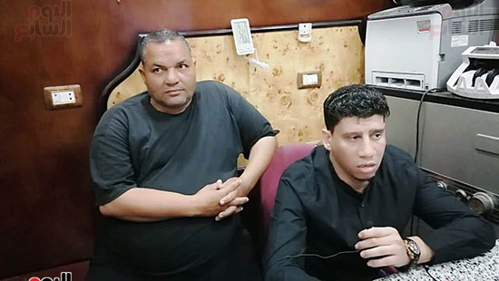 سائقي-الشاحنات-والنقل-الثقيل-يتنافسون-للوقوف-مع-زميلهم-بعد-إحتراق-سيارتة-بالدقهلية-(5)