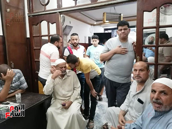 سائقي-الشاحنات-والنقل-الثقيل-يتنافسون-للوقوف-مع-زميلهم-بعد-إحتراق-سيارتة-بالدقهلية-(4)